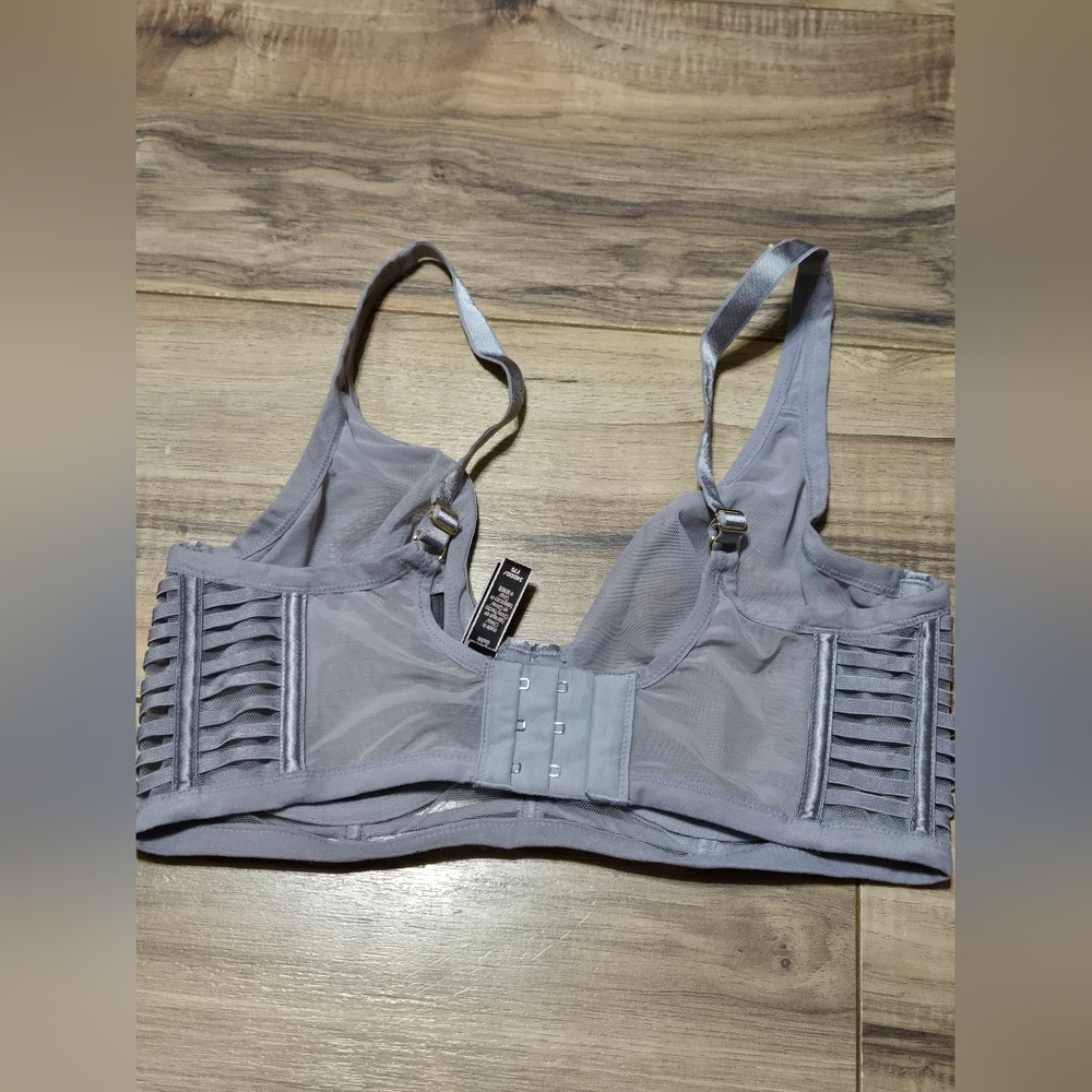 Victoria's Secret Light Gray Bra - Picture 2 of 3